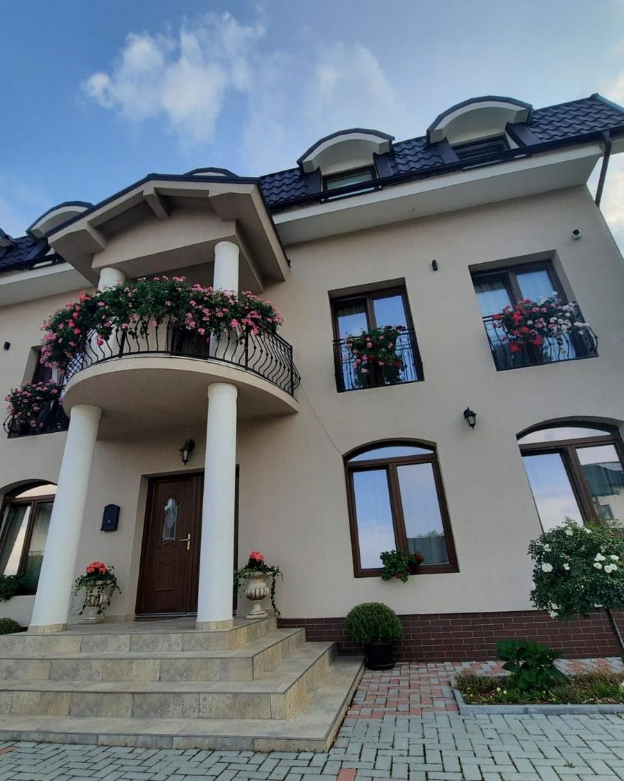 Pensiunea AristoCat Guesthouse Râșnov — vedere exterioară